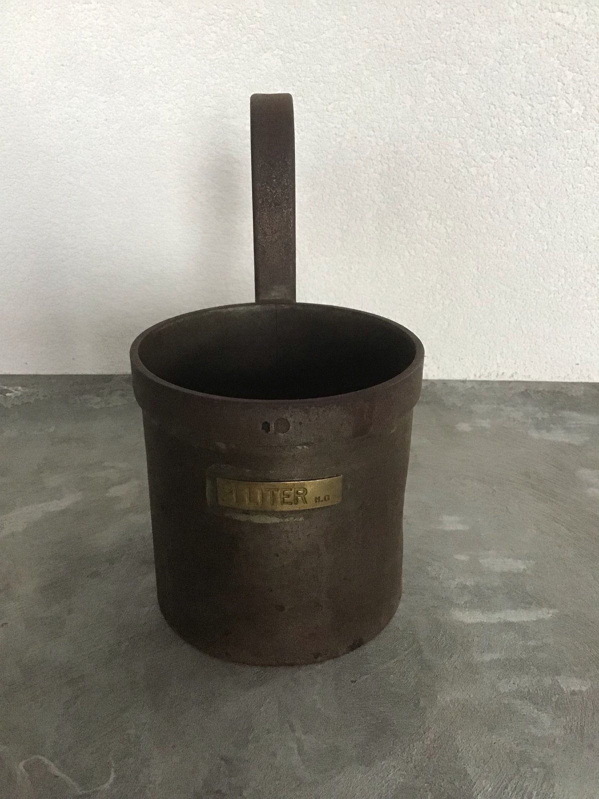 Retro, vintage, brocante, antiek maatbeker handgreep 1 liter, Ophalen of Verzenden