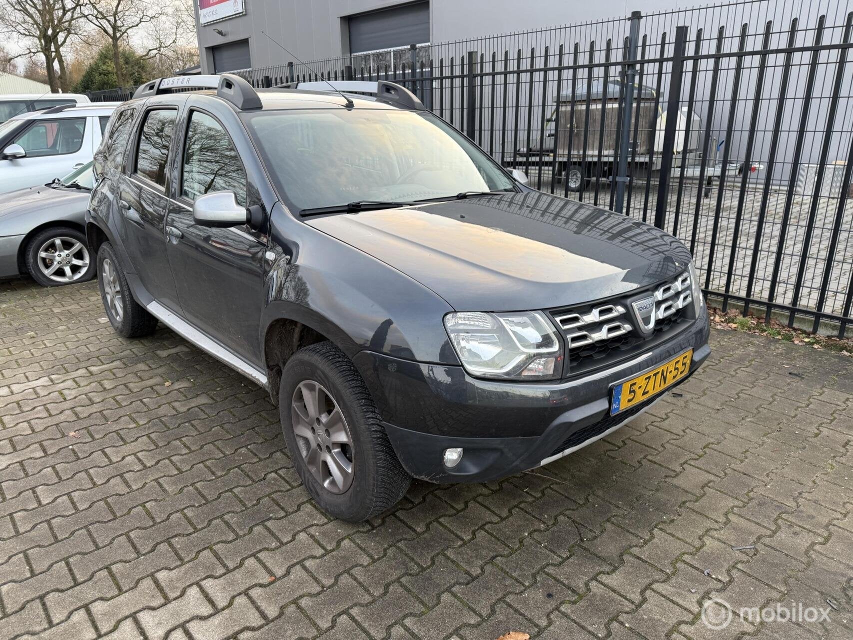 Dacia Duster 1.2 TCe 4x2 Ambiance motor slaat niet aan, Auto's, Voorwielaandrijving, Euro 5, Gebruikt, Zwart