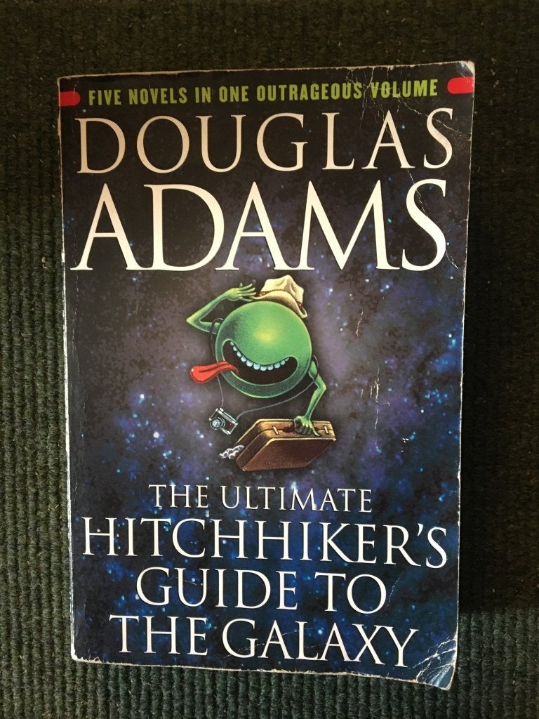 The ultimate Hithikers Guide to the Galaxy ; Douglas Adams, Ophalen of Verzenden, Zo goed als nieuw, Douglas Adams