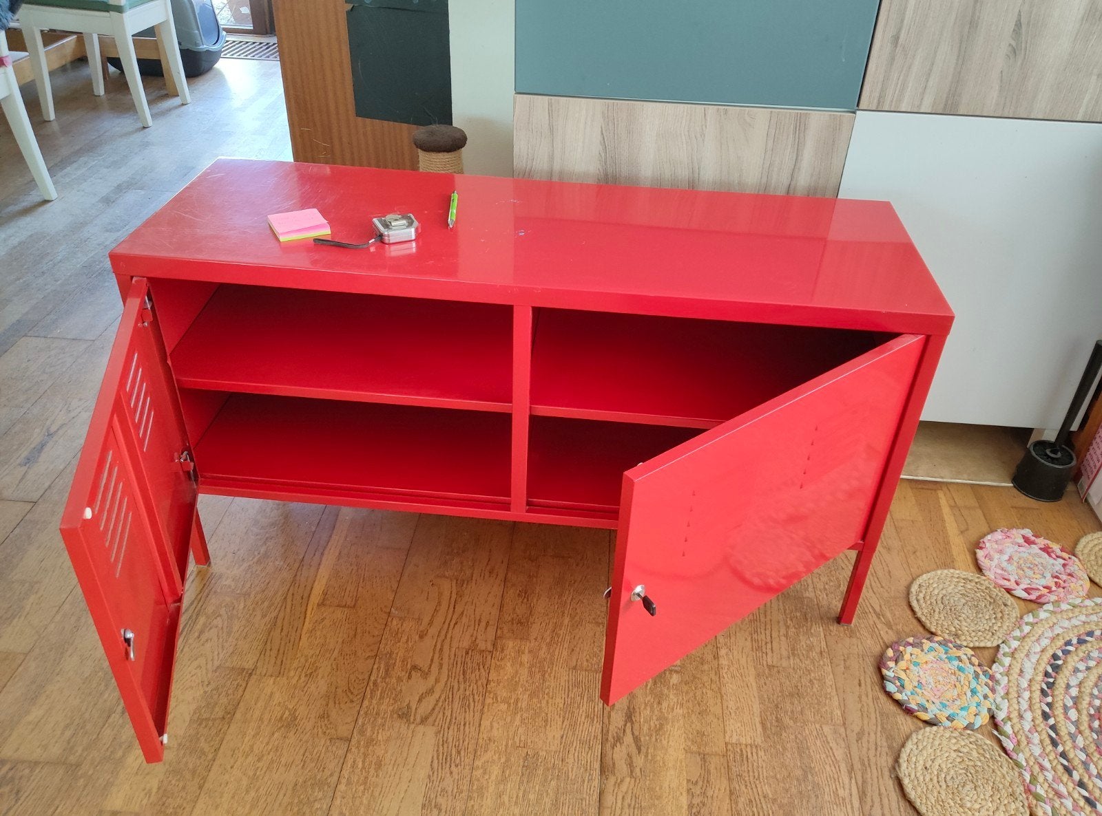 Rood metalen kastje - TV meubel / dressoir, Ophalen, Gebruikt