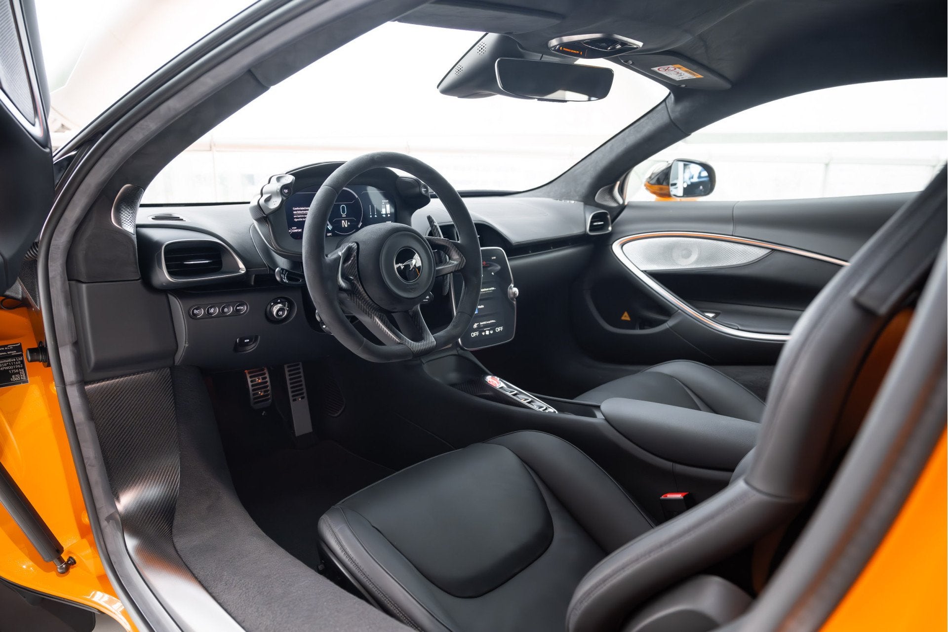 McLaren Artura 3.0 V6 Plug-in | 700pk | CF Wing | Louvres |, Auto's, McLaren, Automaat, Achterwielaandrijving, Nieuw, Onderhoudsboekje