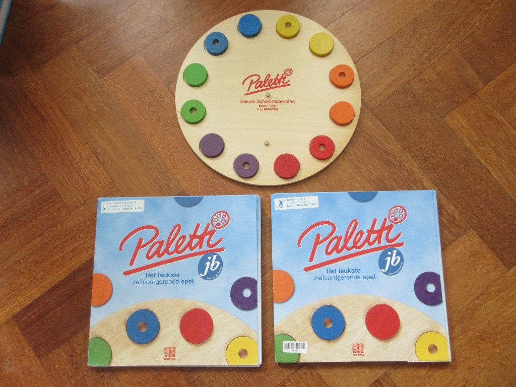 Paletti : Spelbord + 2 setjes tafels, Ophalen of Verzenden, Gebruikt, Puzzelen