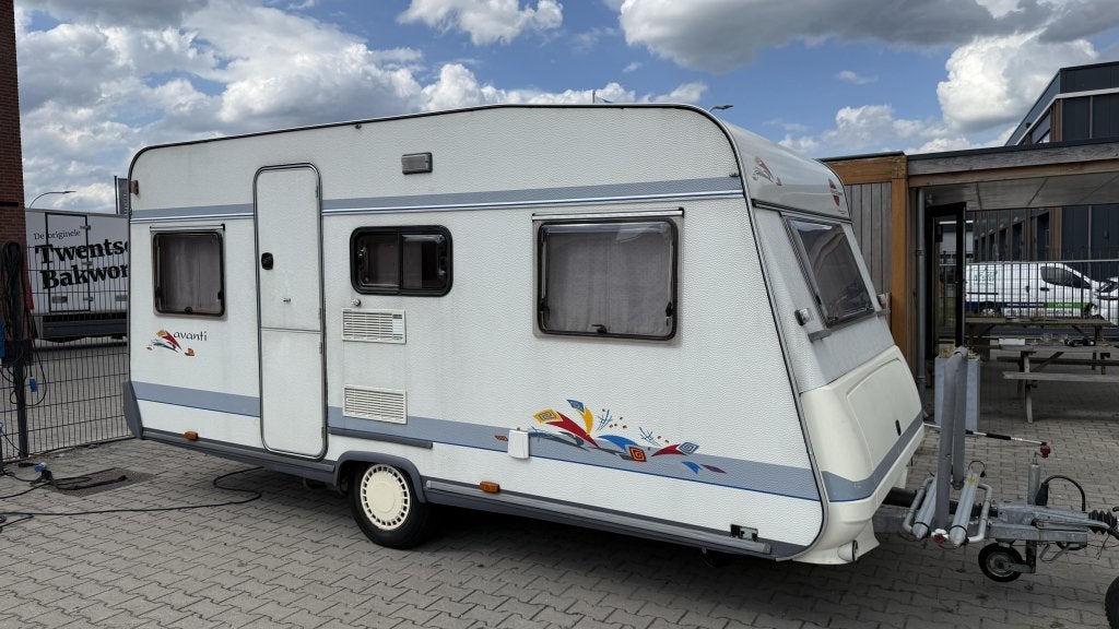 Bürstner Avanti 460 bouwjaar 1998 met luifel, Caravans en Kamperen, Overige typen, Standaardzit, 750 - 1000 kg, Bürstner