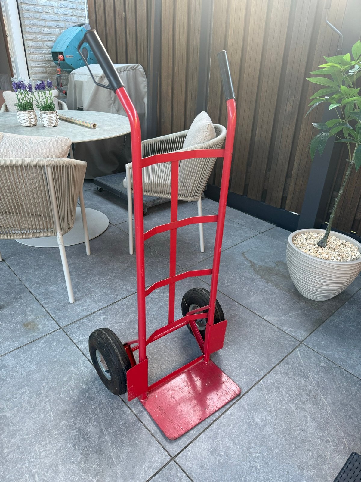 Stevige rode steekwagen - Ideaal voor verhuizingen, 60 tot 80 liter, Ophalen, Gebruikt, Steekwagen