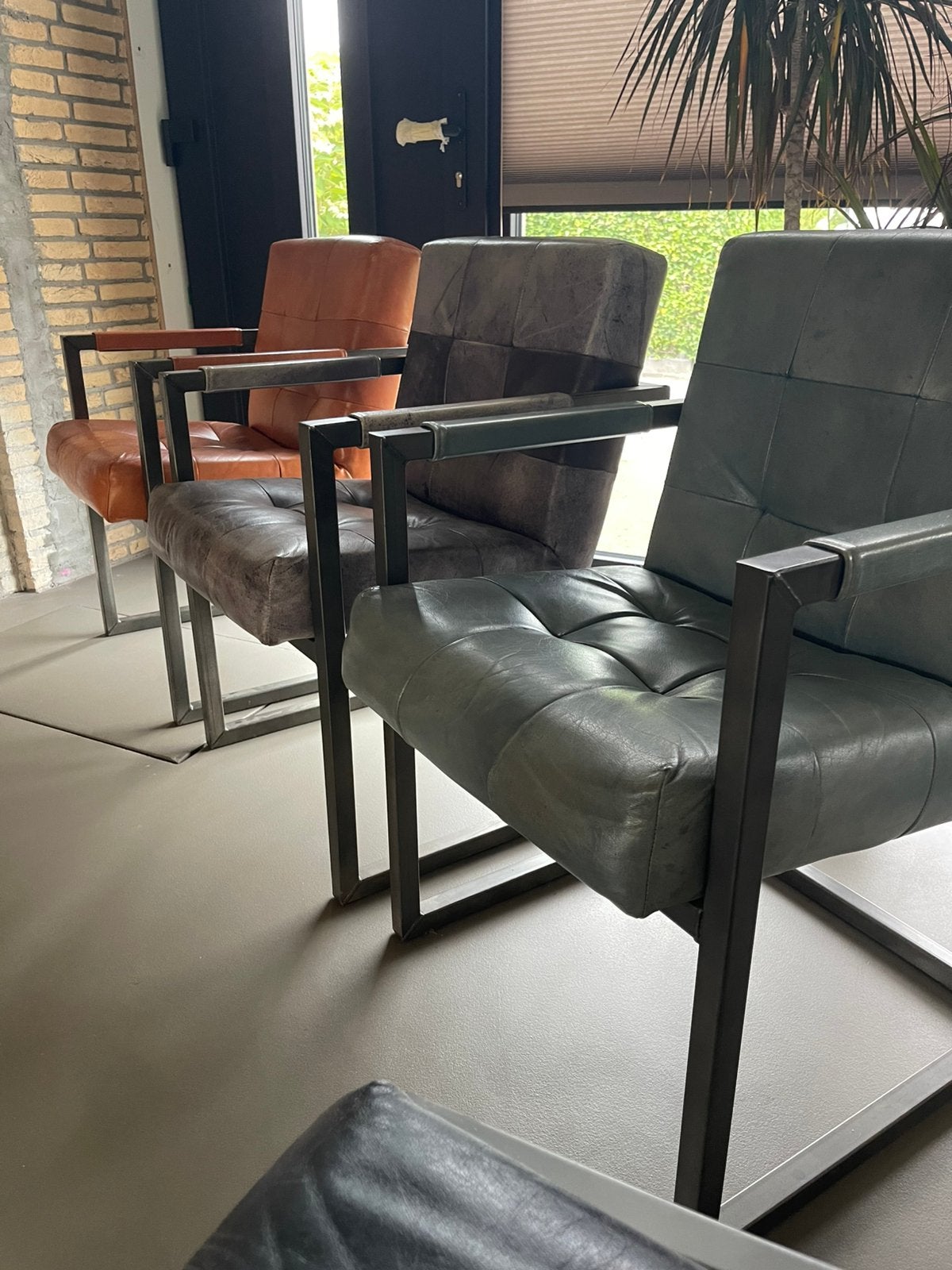 Eetkamerstoelen en eetbank, leer, 3 stoelen, 1 bank, Ophalen, Gebruikt, Overige kleuren, Drie
