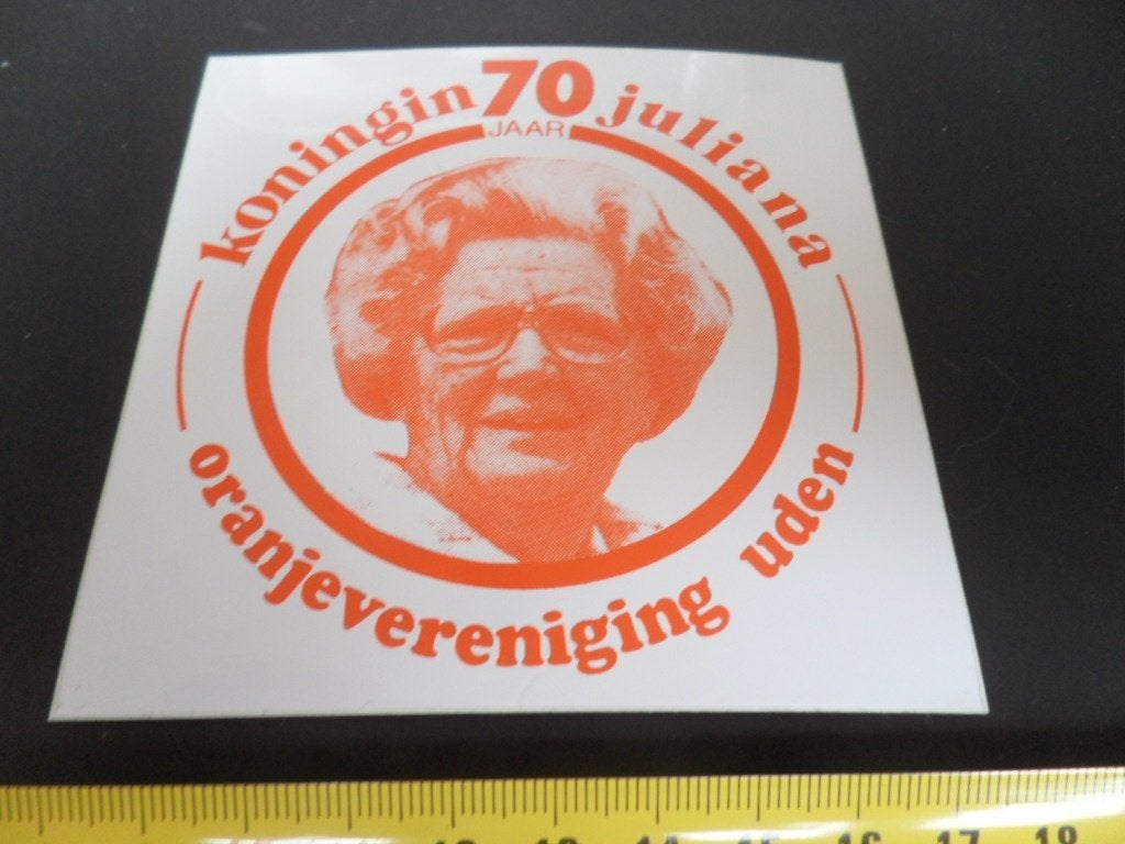 sticker Uden Oranjevereniging Koningin Juliana 70 jaar, Verzamelen, Ophalen of Verzenden, Zo goed als nieuw