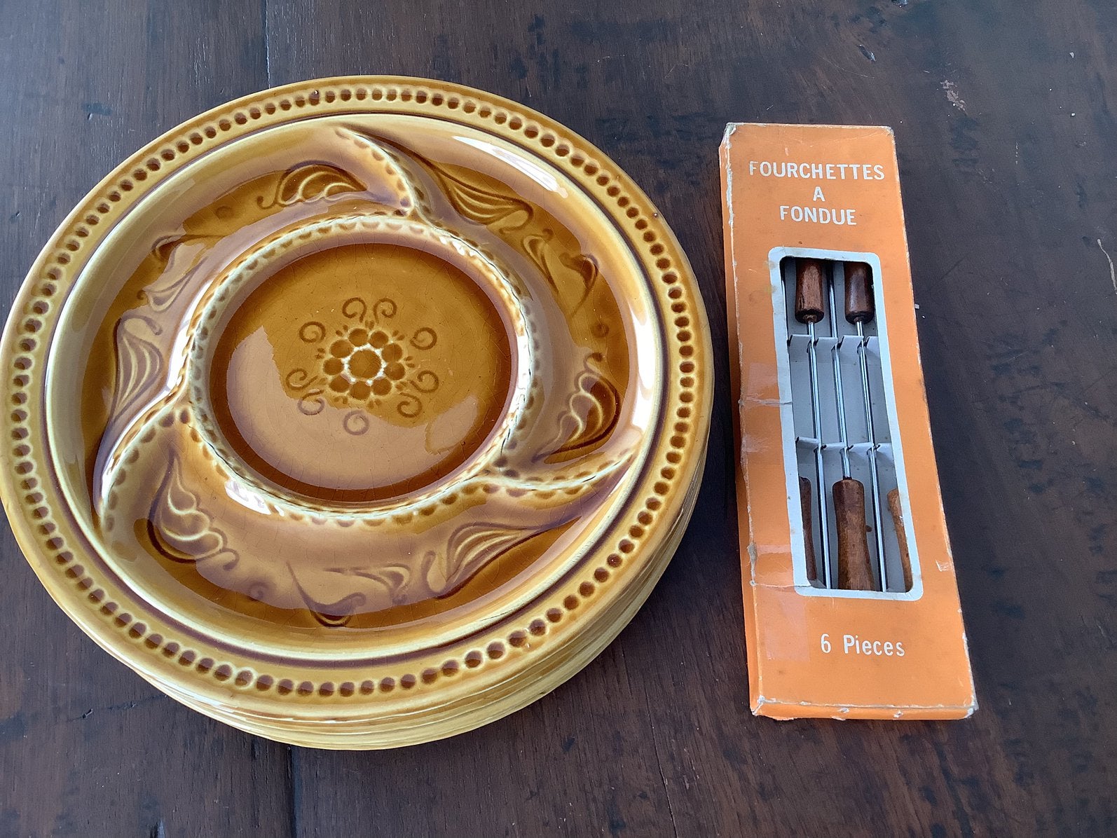 Retro jaren 70 fondue borden met 6 retro  fonduevorken, Ophalen, Huis en Inrichting