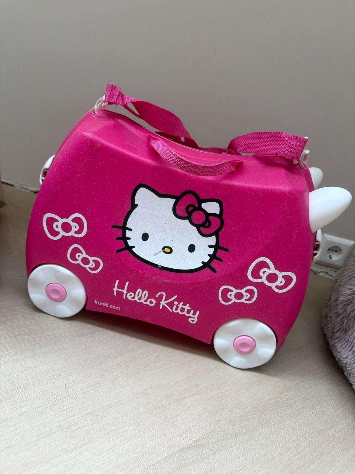 Hello Kitty Trunki Koffer - Roze Kinderkoffer met Wieltjes, Wieltjes, 40 tot 60 cm, Gebruikt, 20 tot 30 cm