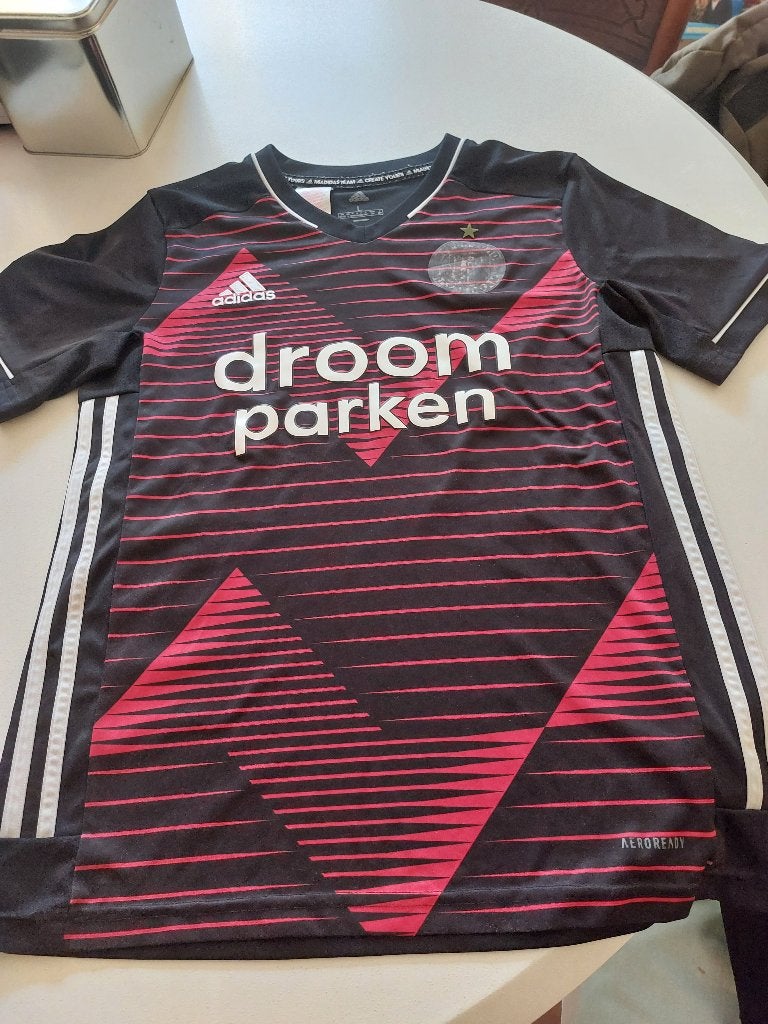Adidas voetbalshirtje zwart met rode strepen, Feyenoord, Maat M, Ophalen, Zo goed als nieuw, Shirt