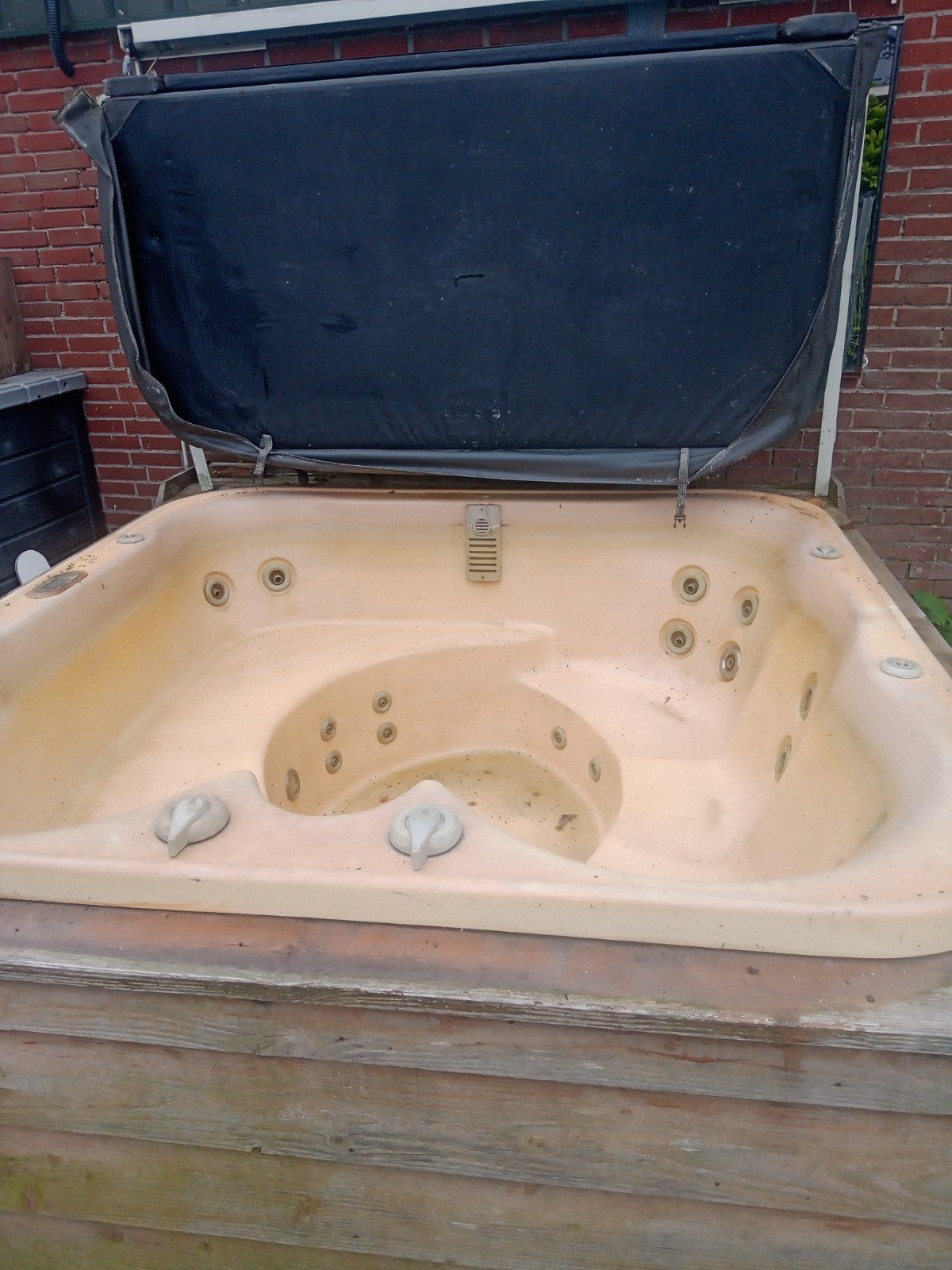 Jacuzzi met bruine cover en chemie (niet werkend), Ophalen, Gebruikt, Minder dan 80 cm, Minder dan 200 cm