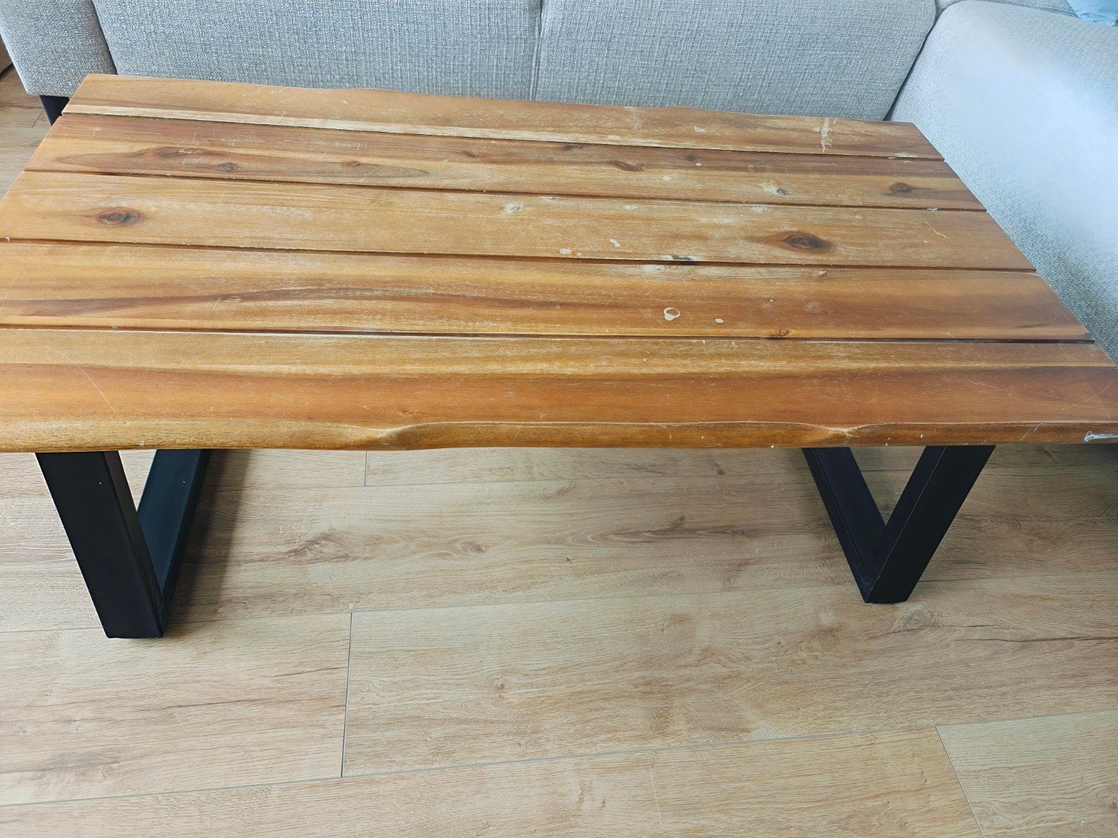 Houten salontafel met metalen onderstel, Huis en Inrichting, Tafels | Salontafels, Gebruikt, 100 tot 150 cm, Industrieel, Landelijk