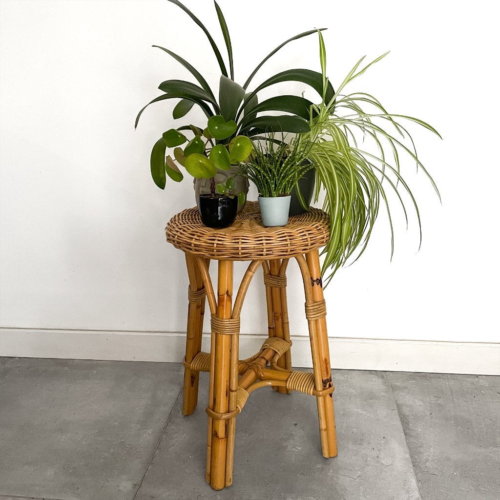 Bohemien, vintage rotan kruk, krukje, plantentafel, Huis en Inrichting, Krukjes, Gebruikt, Overige materialen, Ophalen
