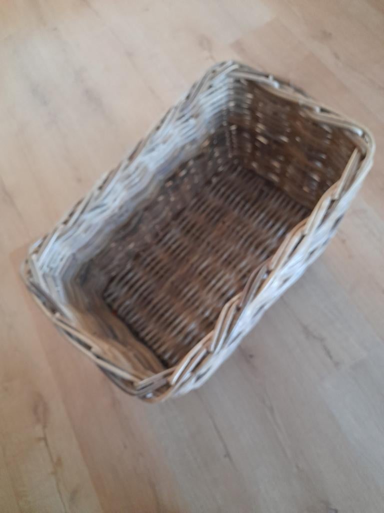 Mand op wielen, Ophalen, Rechthoekig, Riet