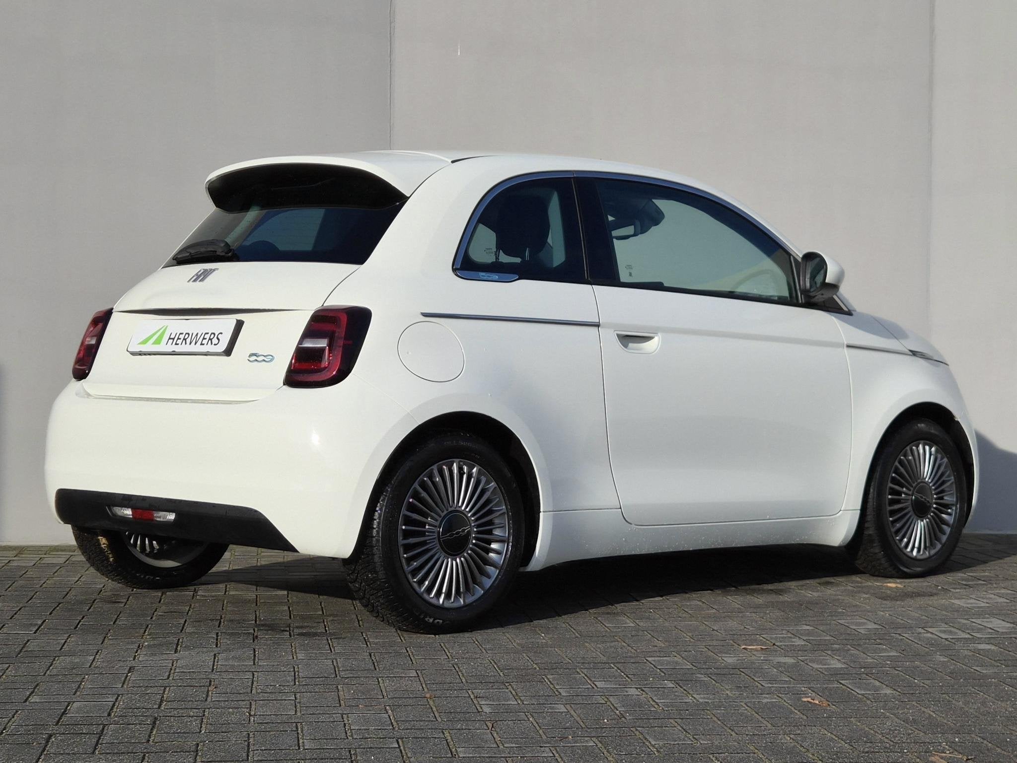 Fiat 500 Icon 42 kWh / SOH 96% / All season banden / CCS Sne, Auto's, Stof, Gebruikt, 4 stoelen, Wit