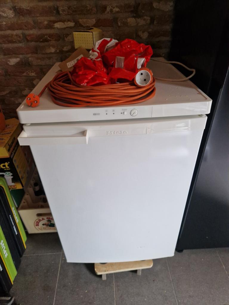 Miele vriezer, Witgoed en Apparatuur, 100 tot 150 liter, Ophalen, Met vriesvak, 85 tot 120 cm