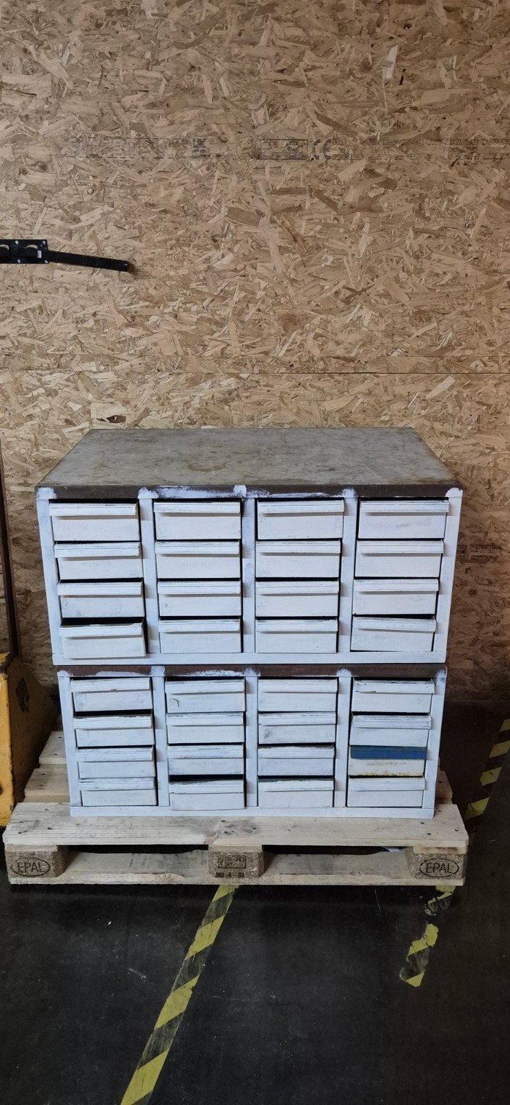 Magazijnkast / Ladenkast met 32 laden, Overige houtsoorten, Gebruikt, 5 laden of meer, Minder dan 100 cm