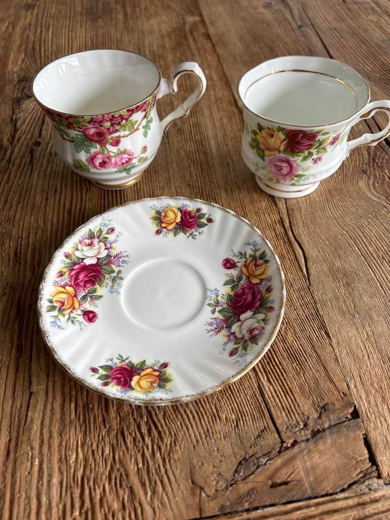 Vintage theekopjes en schotel - Royal Stafford & Queen's, Antiek en Kunst, Antiek | Servies los, Ophalen of Verzenden