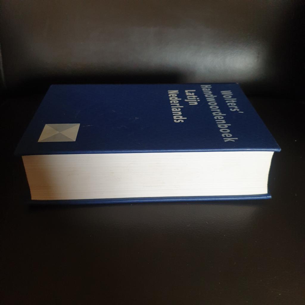 Latijn Nederlands woordenboek, 12e druk - Nieuwstaat, Boeken, Ophalen of Verzenden, Zo goed als nieuw, Overige uitgevers, Latijn