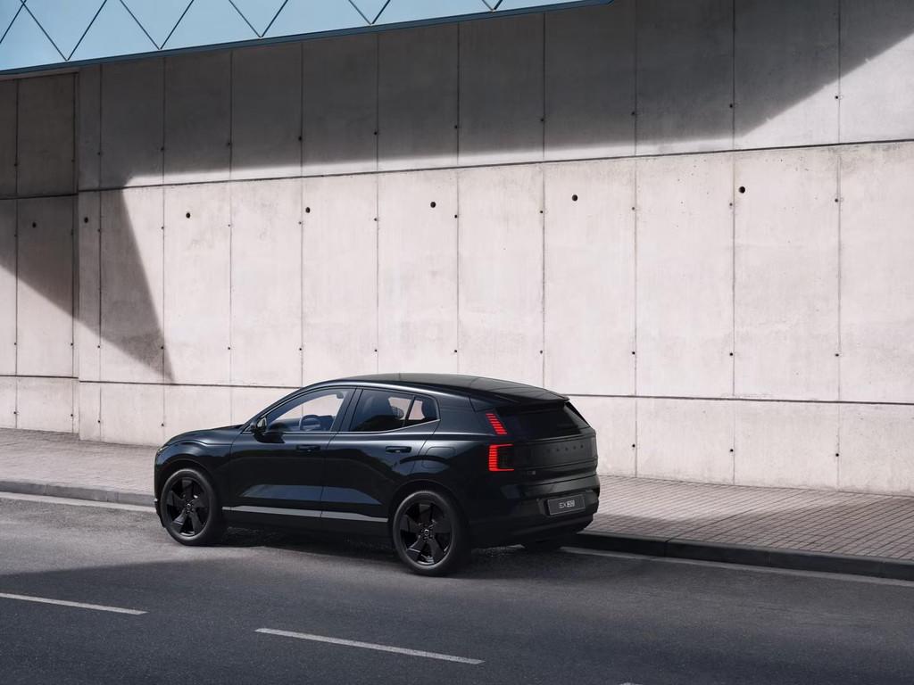 Volvo EX30 Single Motor Ext Range Plus Black Ed Europa 69 kW, Auto's, Volvo, Automaat, 476 km, Achterwielaandrijving, EX30