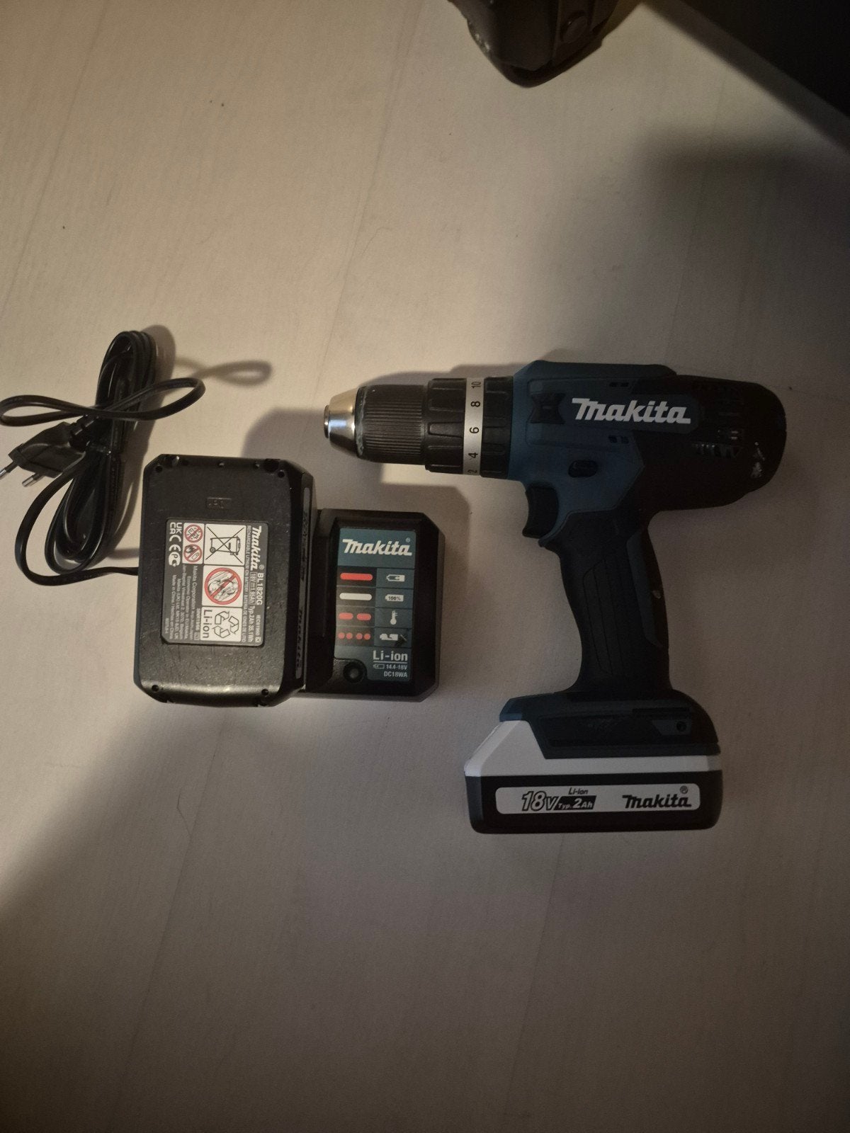 Bijna nieuw Makita Accuboor Machine met 2 Accu's en Lader, Doe-het-zelf en Verbouw, Gereedschap | Boormachines, Ophalen, Gebruikt