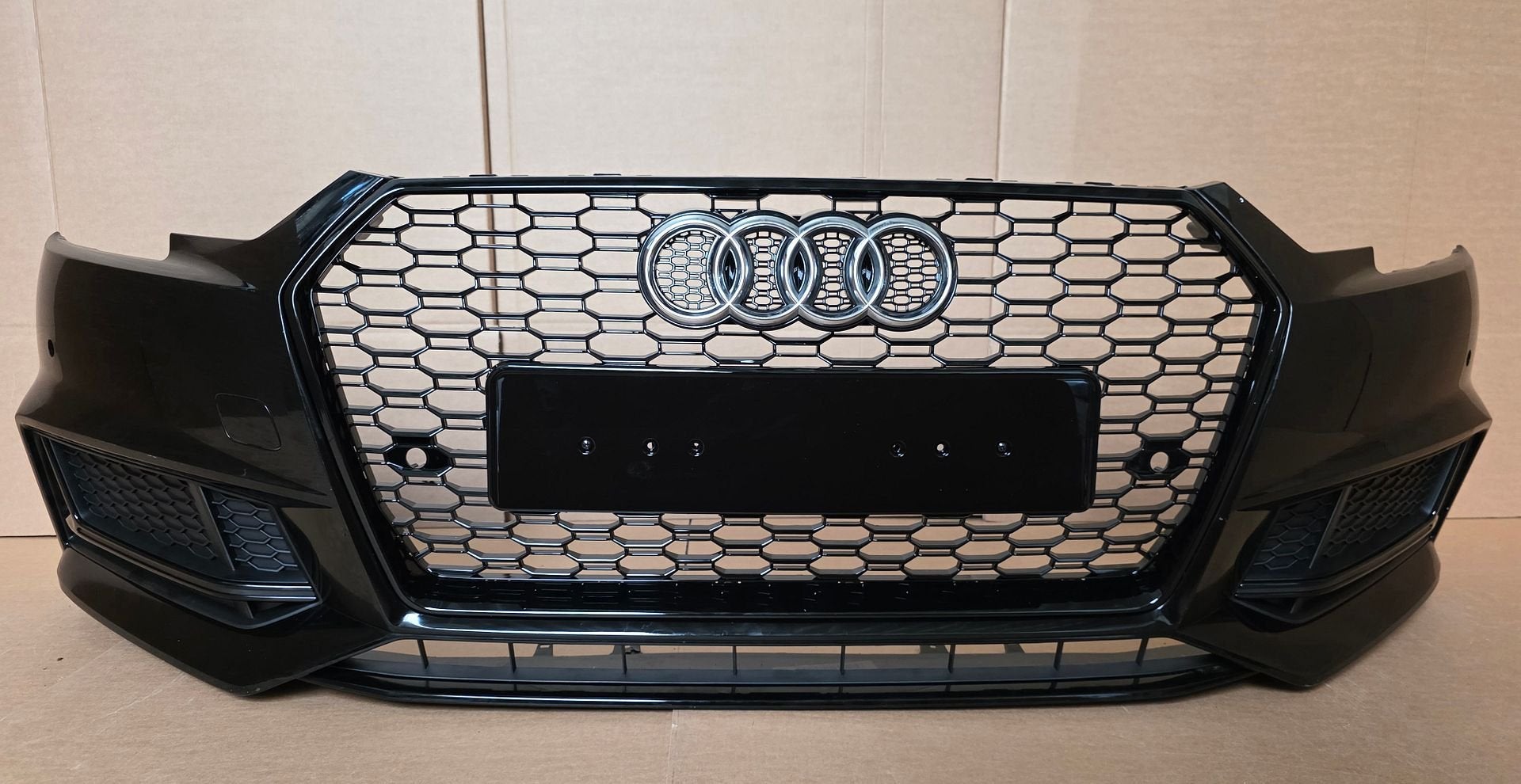 Voorbumper Audi A4 B9 8W S-Line 6xPDC bj.2016-2019 BUMPER, Auto-onderdelen, Gebruikt, -, Voor, Bumper