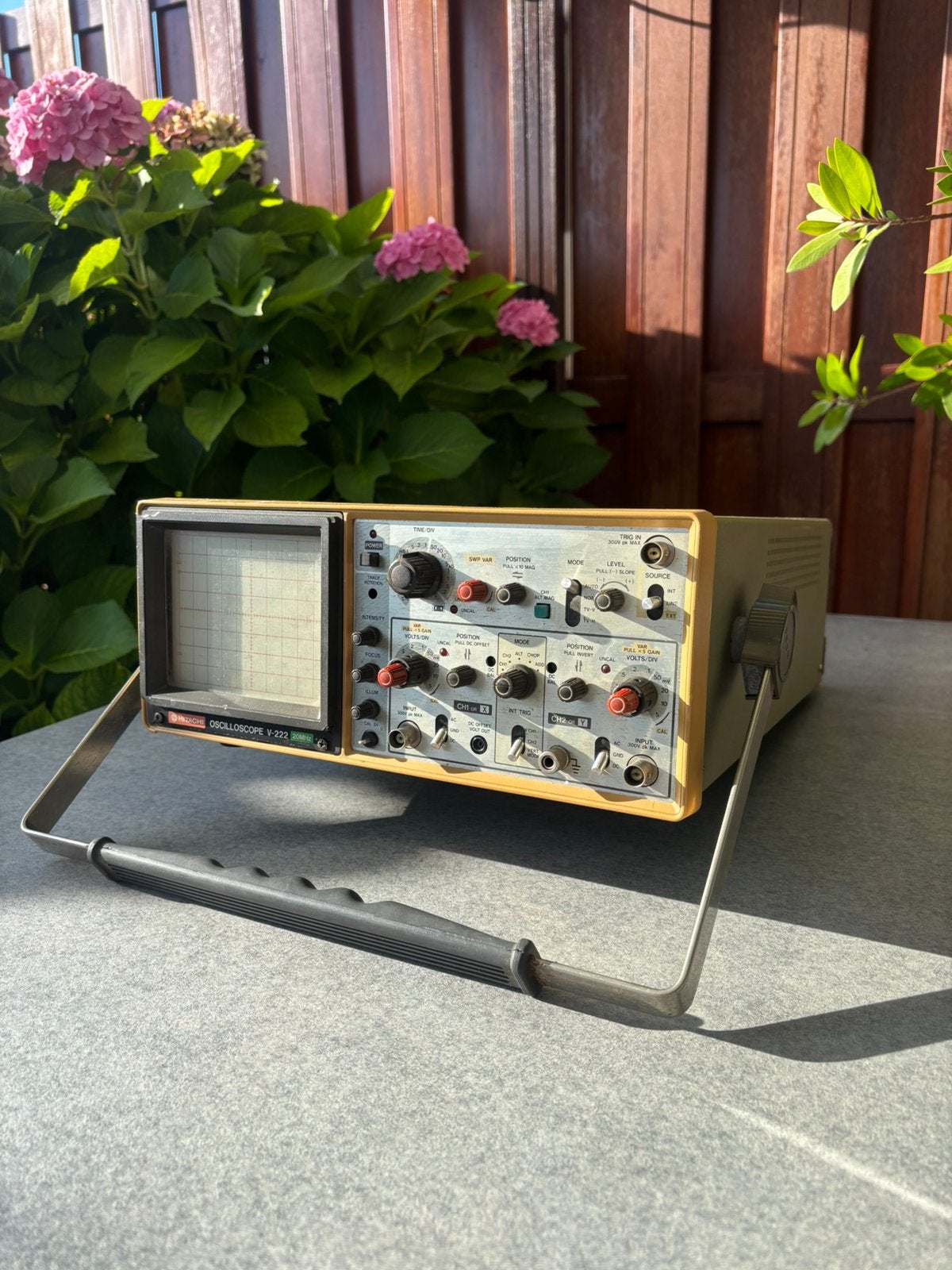 Hitachi V-222 Vintage Oscilloscoop, Doe-het-zelf en Verbouw, Meetapparatuur, Ophalen, Zo goed als nieuw, Multimeter