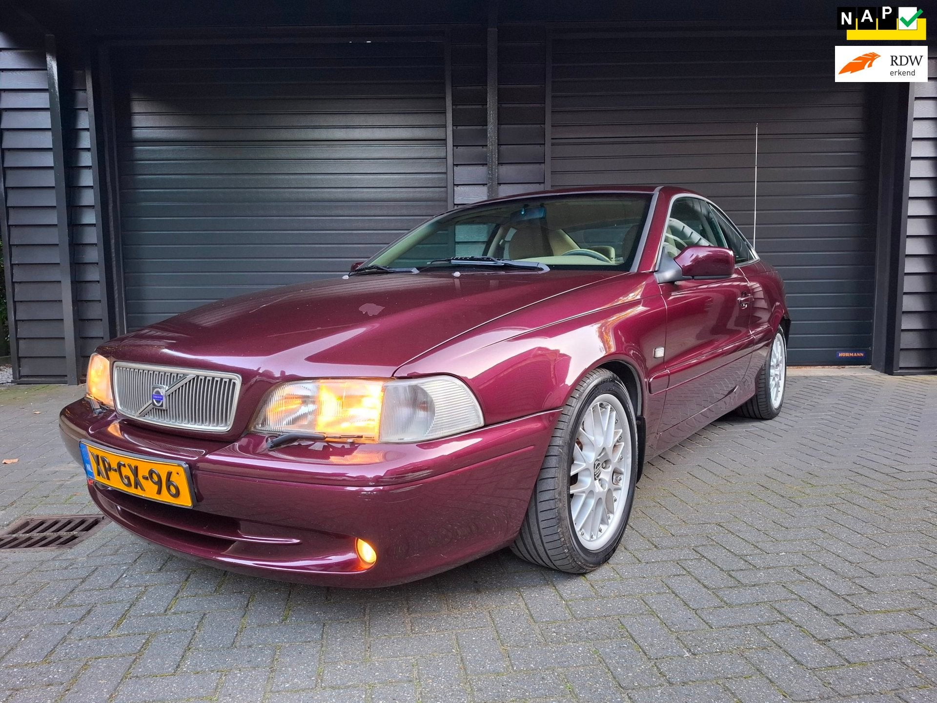 Volvo C70 Coupé 2.3 T-5 Prestige AUT 239 PK luxe auto, Auto's, C70, Gebruikt, Overige kleuren, 4 stoelen