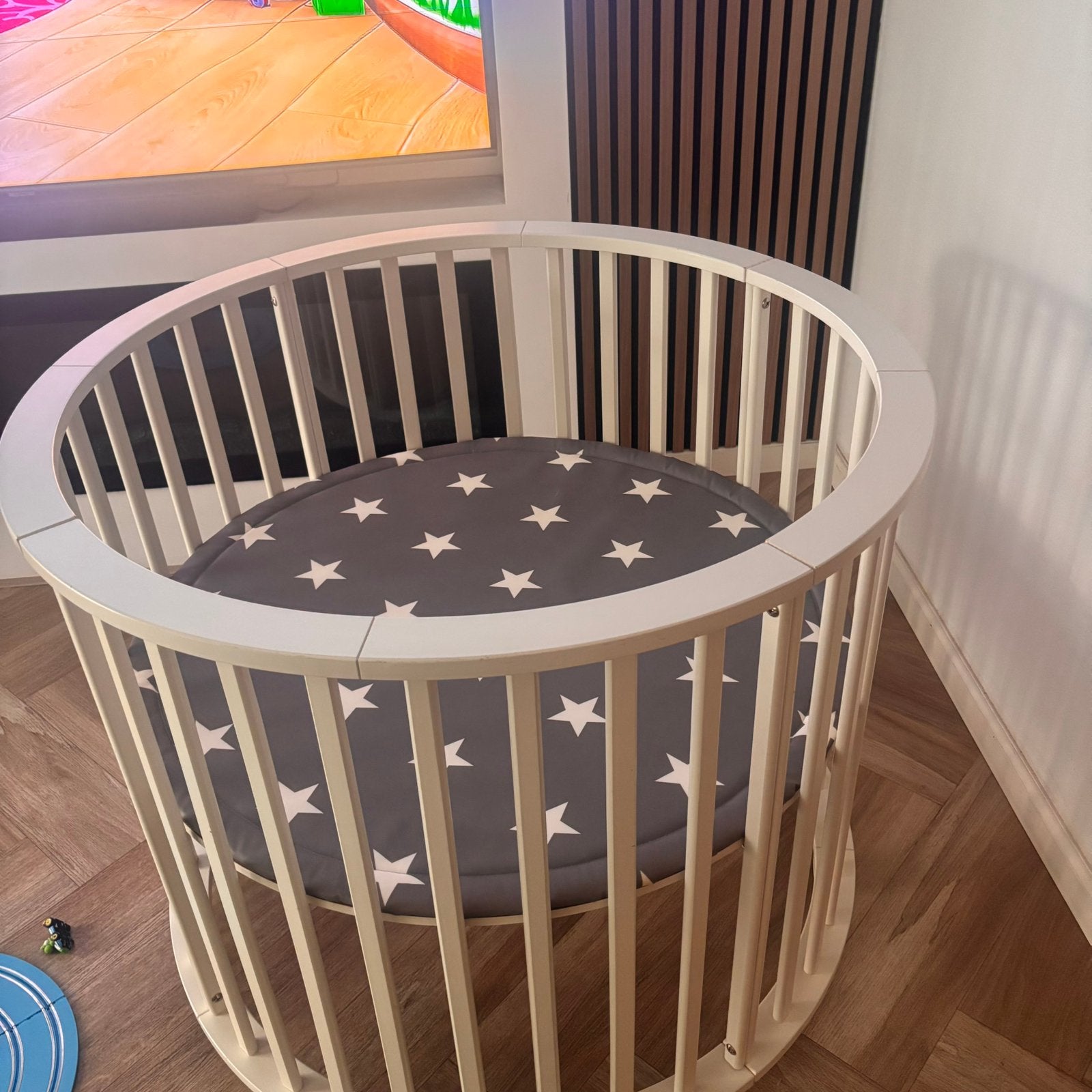 Witte ronde kinderbox zo goed als nieuw, Kinderen en Baby's, Ophalen, Zo goed als nieuw, Rond, Wieltjes