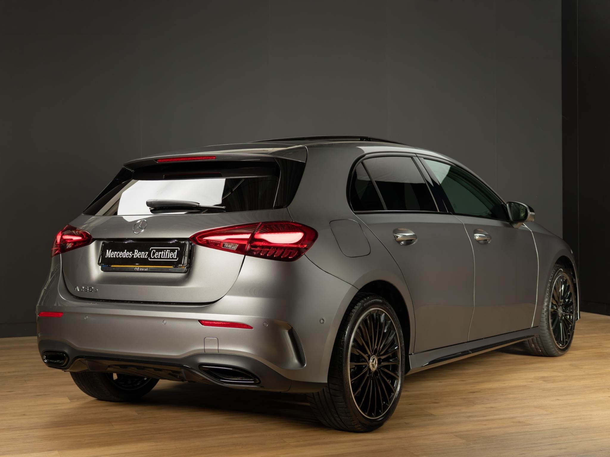 Mercedes-Benz A-Klasse Hatchback 250 e Business Solution AMG, Auto's, Mercedes-Benz, Dealer onderhouden, 4 cilinders, 163 pk, Bedrijf