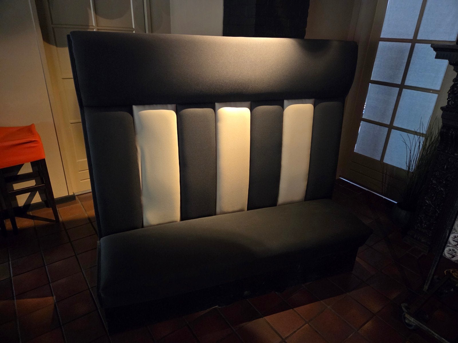 Stijlvolle hoge bank voor horeca of thuis, Gebruikt, Modern, Horeca, Retro, Minder dan 75 cm, 150 tot 200 cm