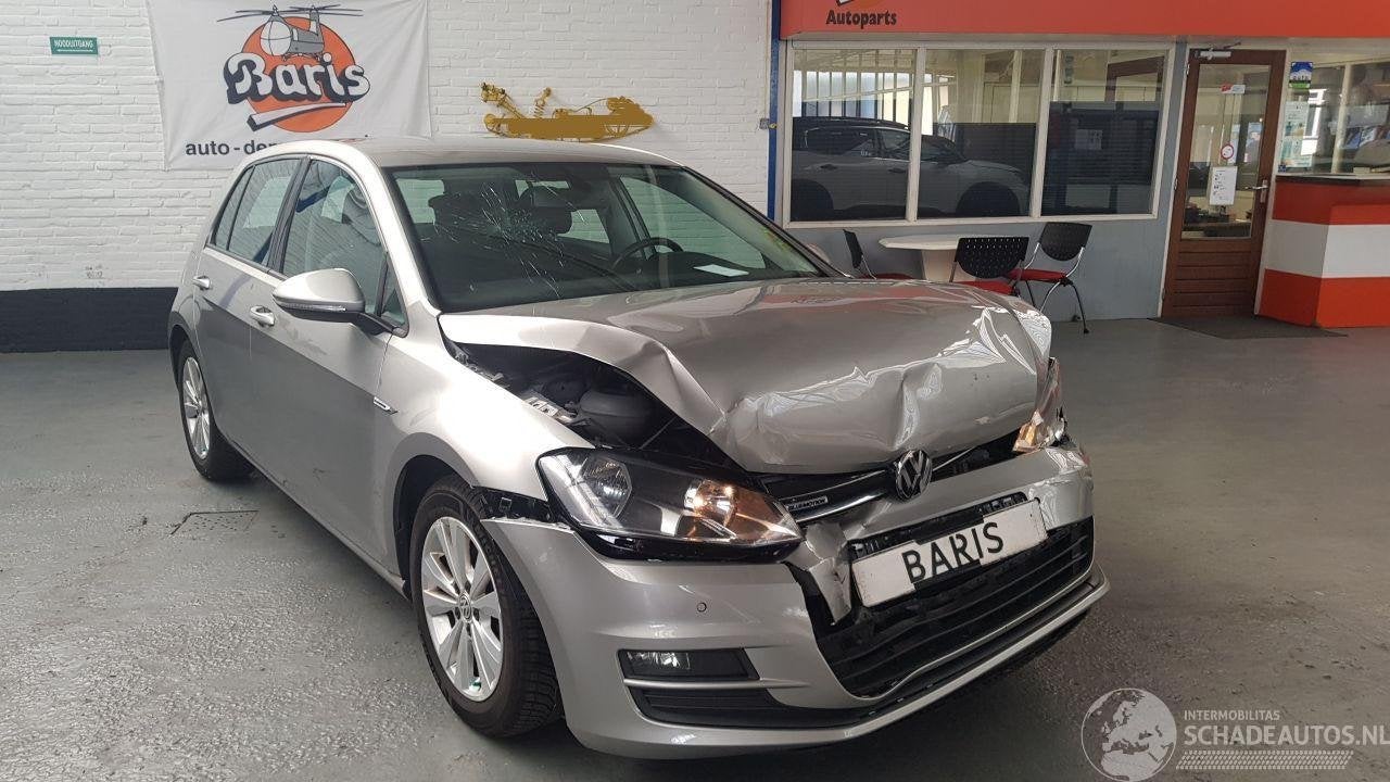 Volkswagen Golf 1.0 TSI 12V BLUEMOTION BENZ 999CC 85KW 116PK, Auto diversen, Schadeauto's, Volkswagen, Volkswagen AG, Handgeschakeld