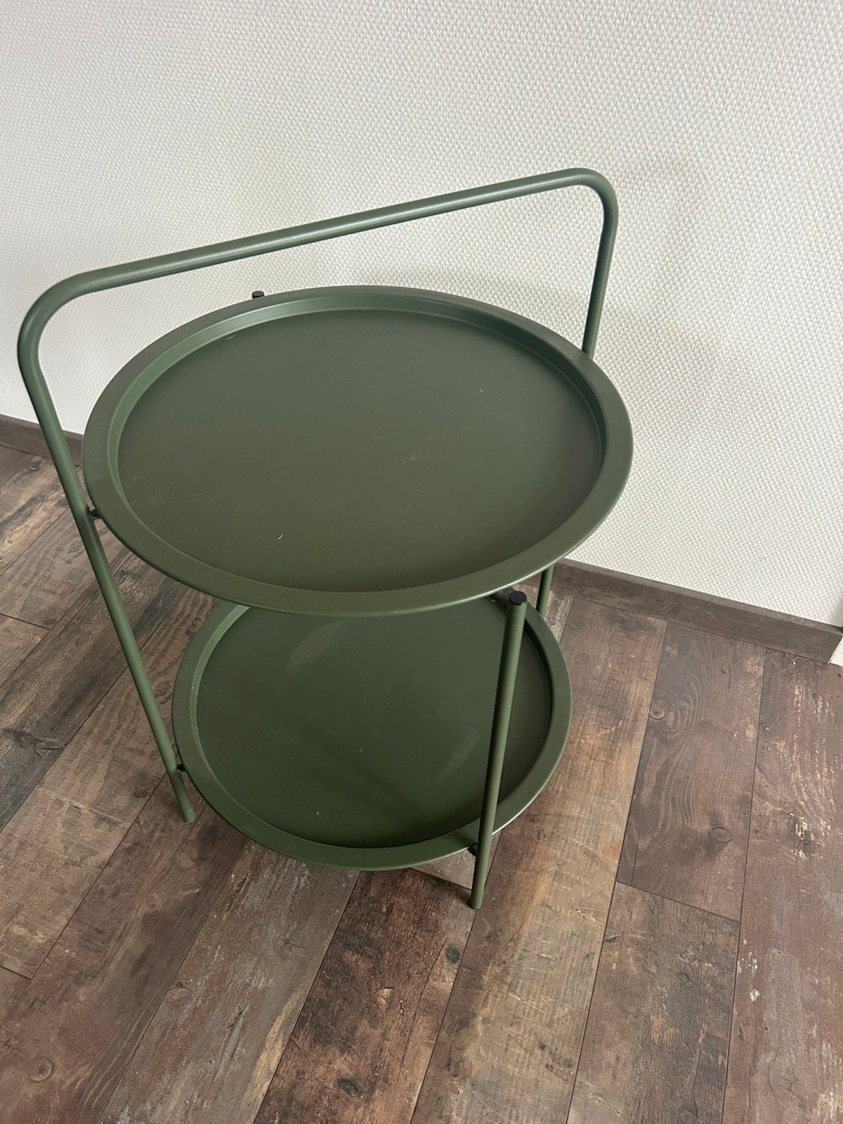 Groene bijzettafel, Ophalen