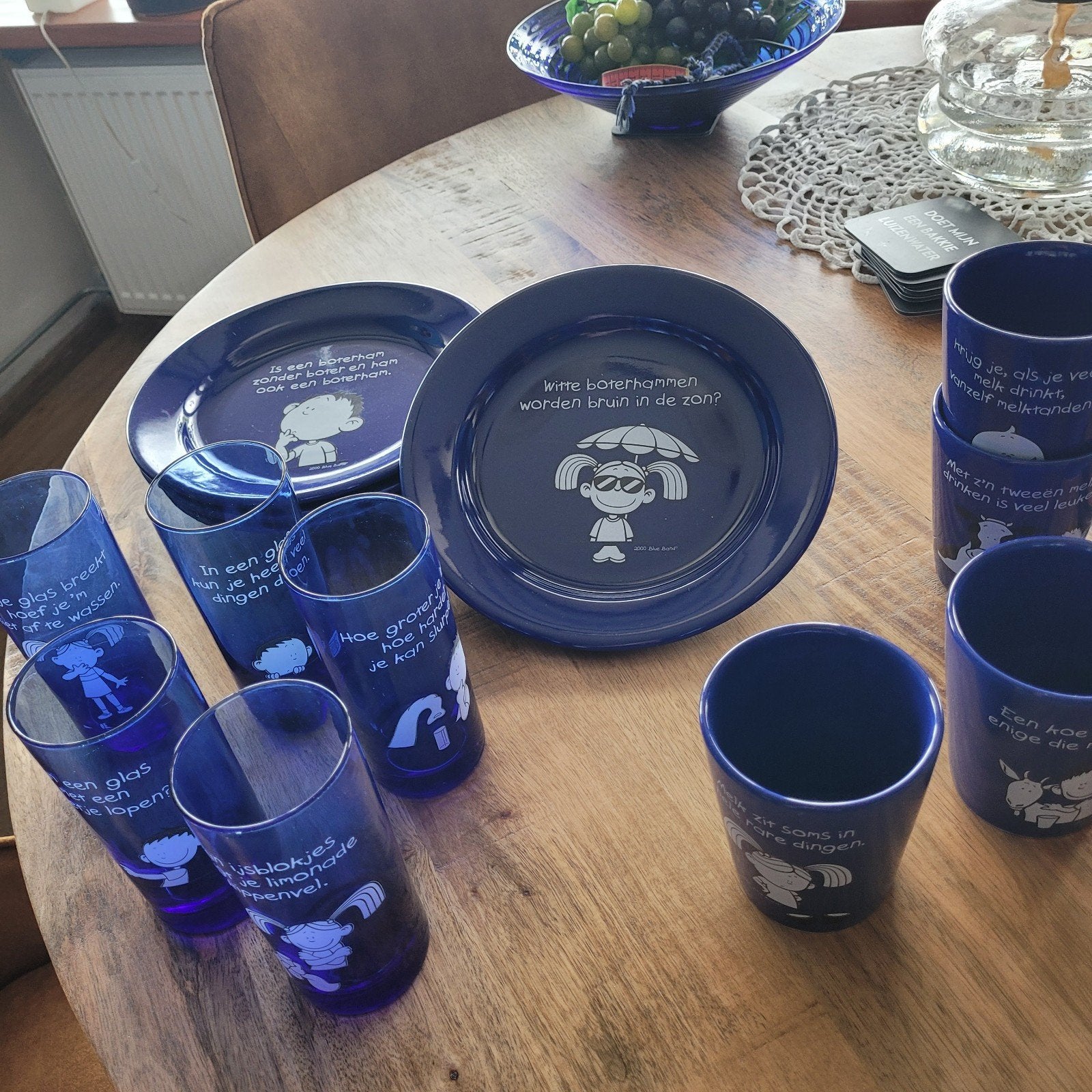 BlueBand.4 grote borden 5bekers 5glazen min.bod €20,- y, Ophalen