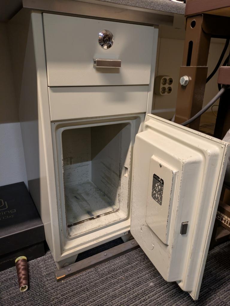 Royal Safe Geldkluis met afstortlade, Ophalen