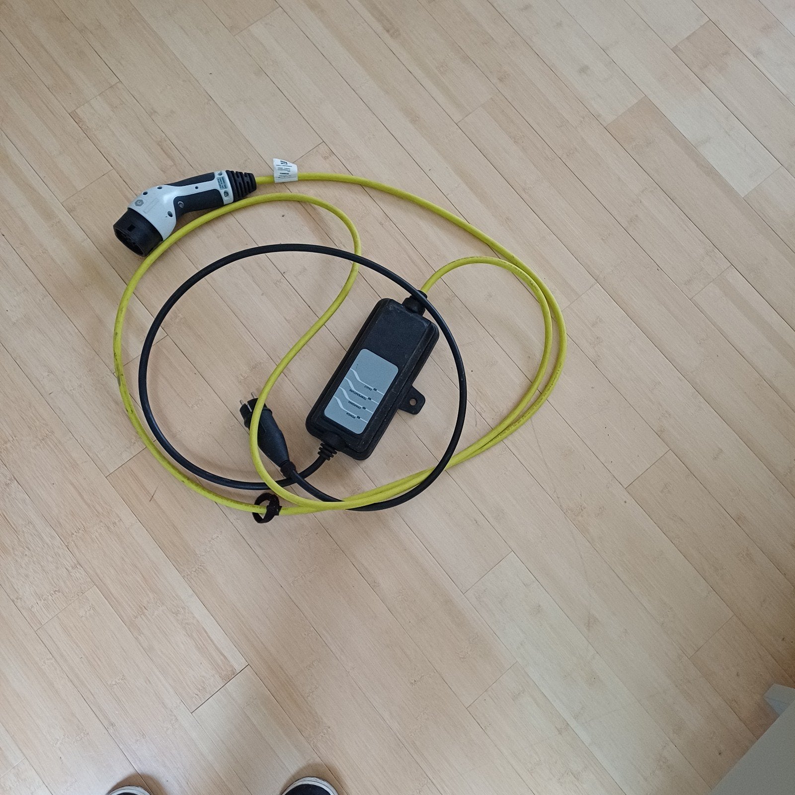 Oplader auto 230V, Ophalen of Verzenden, Gebruikt