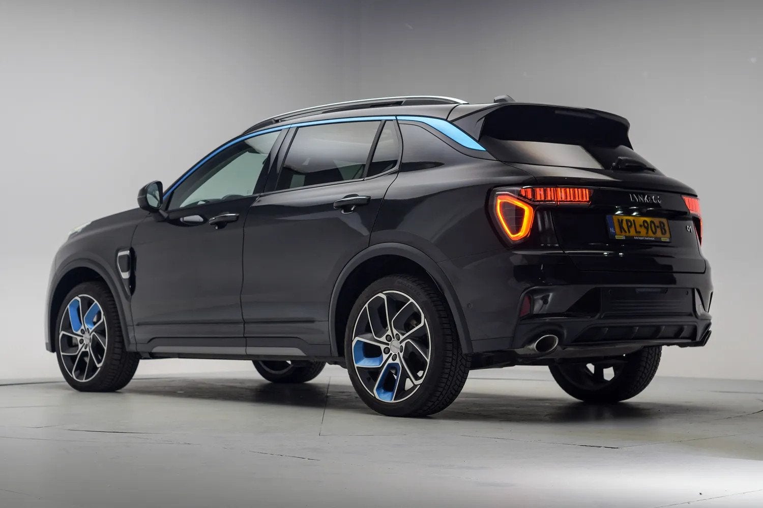 Lynk & Co 01 1.5 PHEV [ Panorama Navi Apple/Android Stoelver, Auto's, Lynk & Co, 82 pk, Zwart, Plug-in hybride, Bedrijf