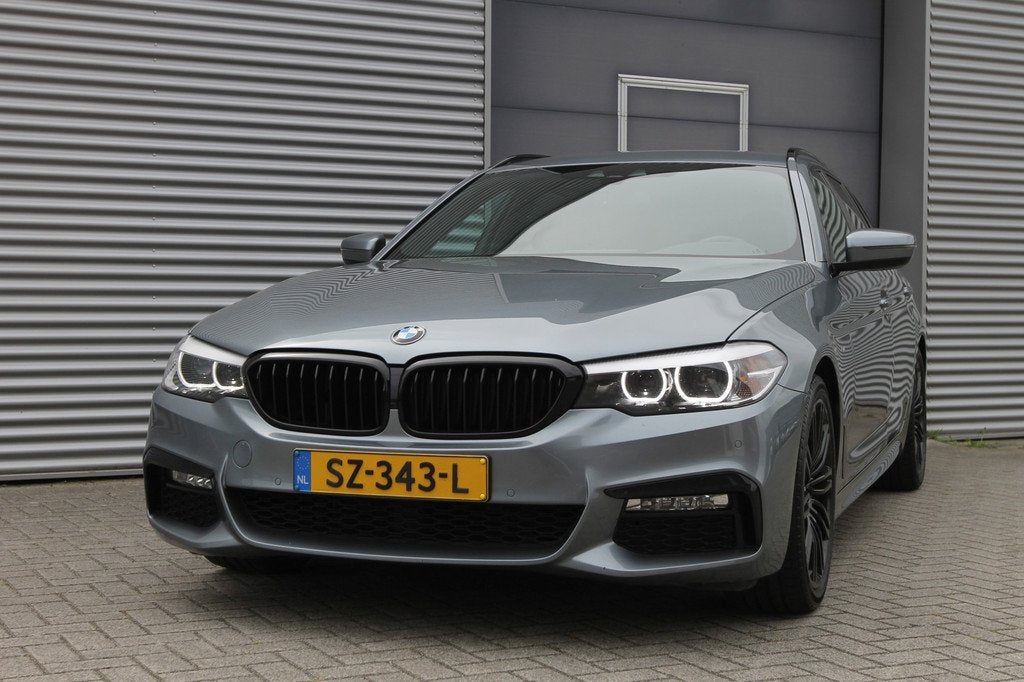 BMW 5 Serie Touring 520d High Executive Aut. I M-Pakket I Na, Auto's, Automaat, 2000 kg, Leder en Stof, Origineel Nederlands