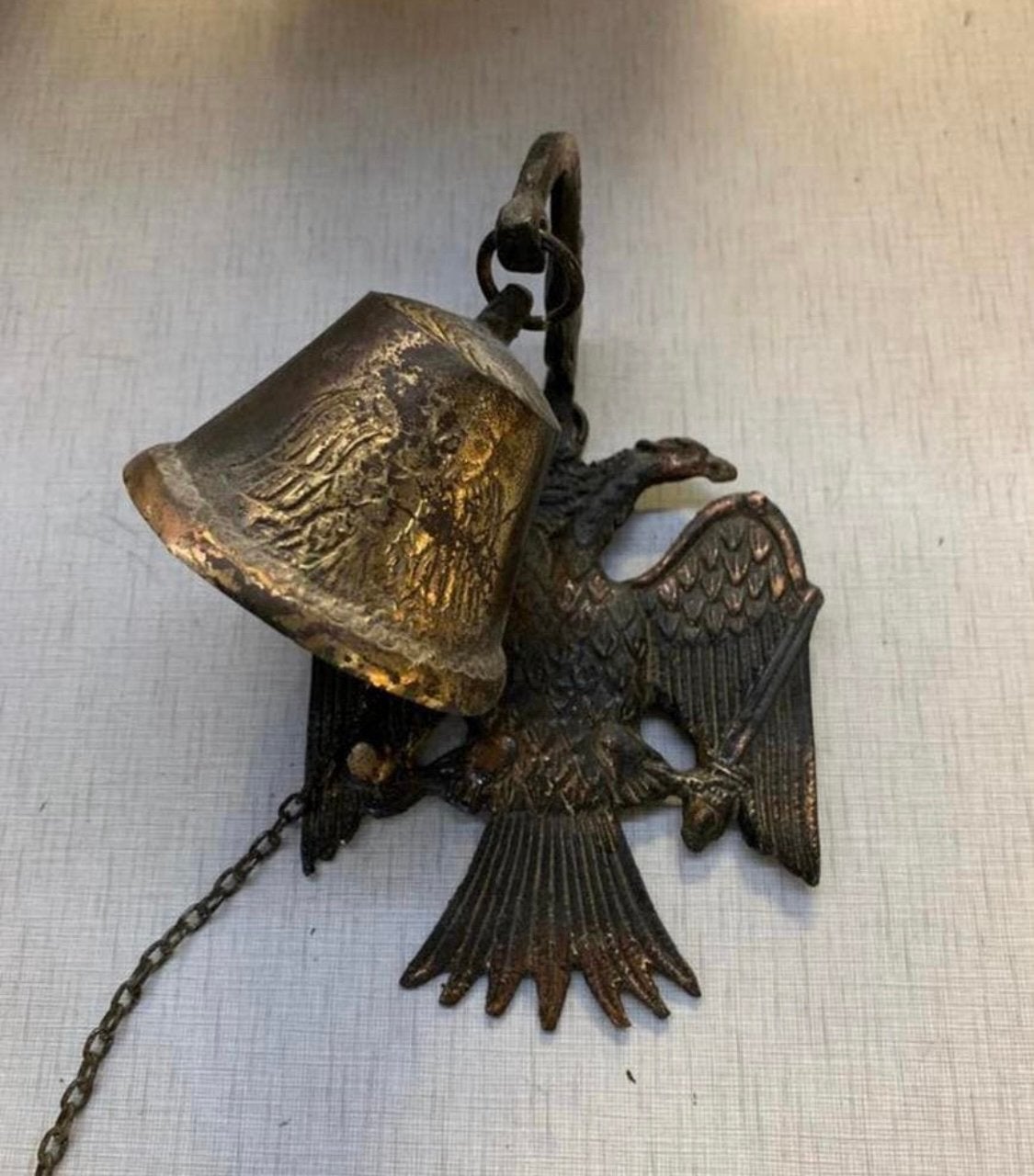 Bel antieke bronzen kleine kloosterbel met adelaars, Ophalen of Verzenden