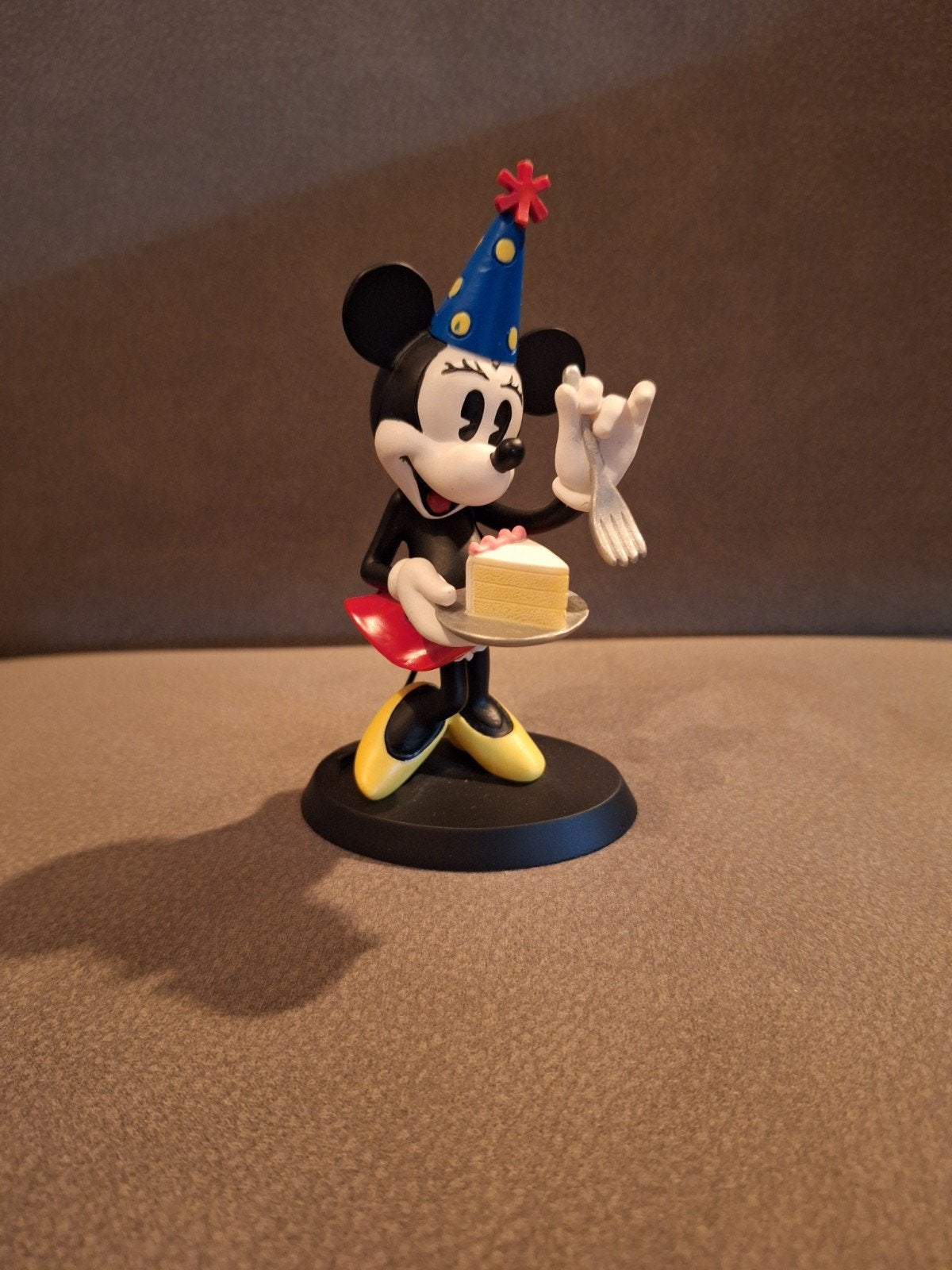Enchanting Minnie Mouse Party Time Beeldje Disney, Verzamelen, Ophalen, Mickey Mouse, Zo goed als nieuw, Beeldje of Figuurtje