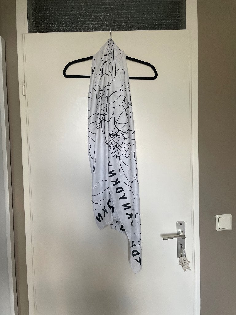DKNY zwart witte herfst fashion sjaal scarf, Ophalen of Verzenden, Zo goed als nieuw, Sjaal, DKNY
