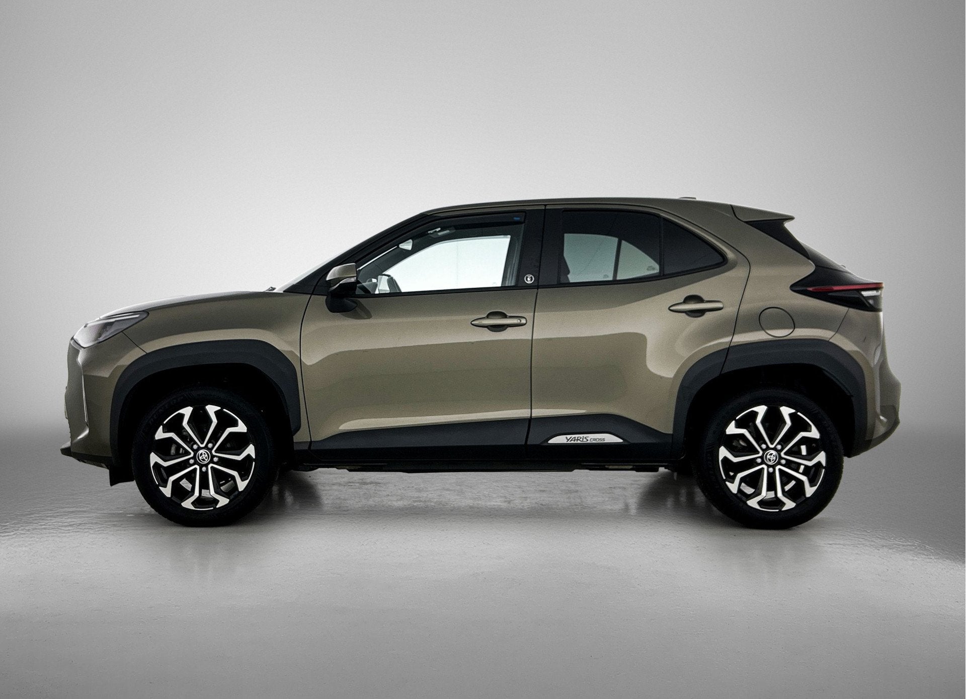 Toyota Yaris Cross 1.5 Hybrid First Edition | Trekhaak afnee, Stof, Gebruikt, 116 pk, 1490 cc