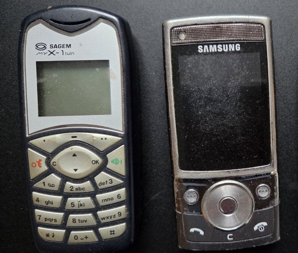 3x Oude mobiele telefoons: Sagem, Samsung en Sony XP, Gebruikt, Zwart, Overige systemen, Ophalen of Verzenden