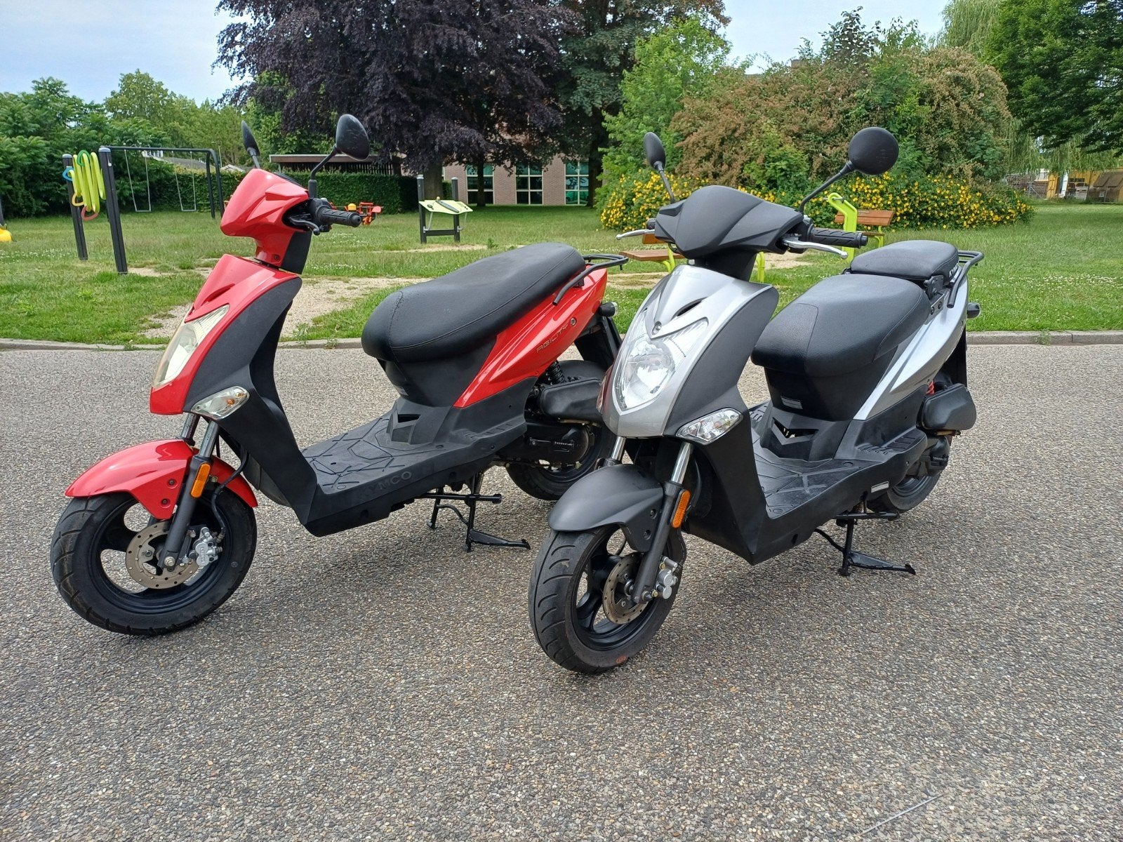 2x Kymco Agility 45km/h Bromscooters, Ophalen of Verzenden, Gebruikt, Benzine, Agility