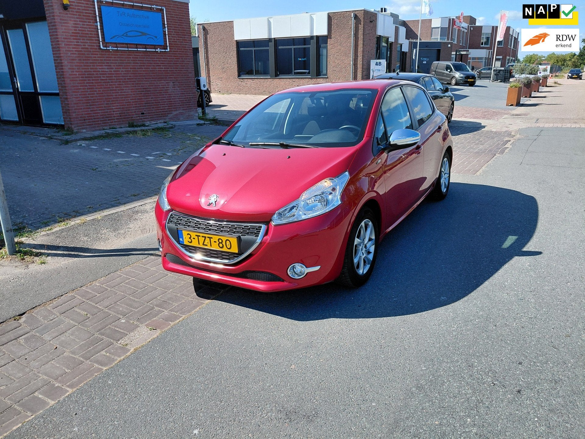 Peugeot 208 1.2 VTi Style Navigatie ned auto lage km stand, Voorwielaandrijving, Euro 5, Stof, Gebruikt