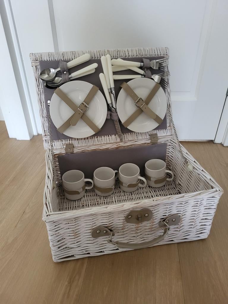 Complete Witte Picknickmand voor 4 Personen, Ophalen, Zo goed als nieuw