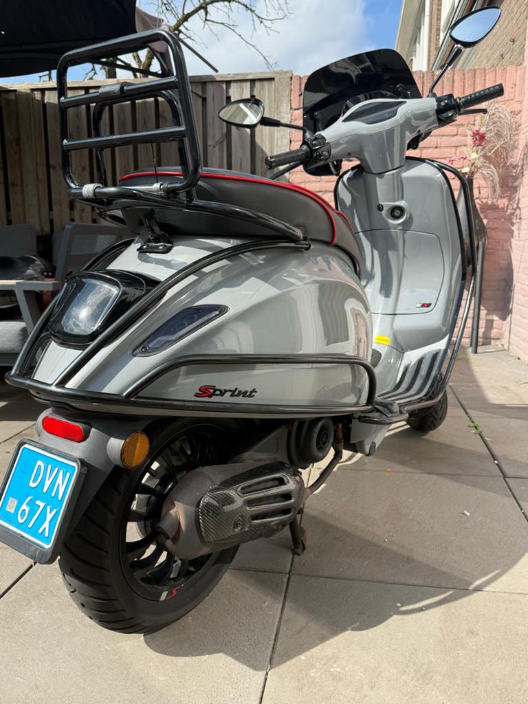 Vespa Sprint Nardo Grey 2019 - Full Options & LED, Fietsen en Brommers, Scooters | Vespa, Ophalen, Maximaal 45 km/u, Vespa S, Zo goed als nieuw