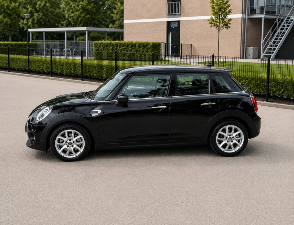 MINI 5-deurs 1.5i Automaat CarPlay led Alarm Pdc Cruise C., 1200 kg, 0 kg, Zwart, Bedrijf