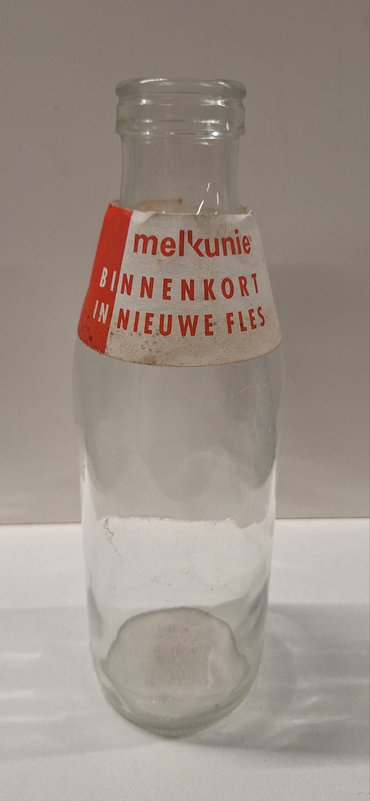 oud type melkfles - aankondiging op halskraag v. nw fles., Verzenden