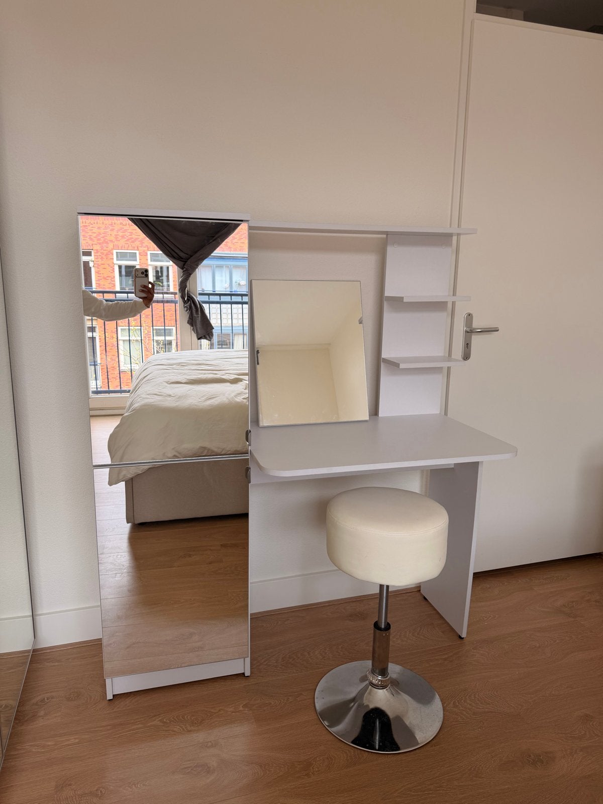 Moderne Witte Kaptafel / Make-up Desk met Spiegel + Kruk + L, Ophalen, Zo goed als nieuw, Hout, 100 tot 150 cm