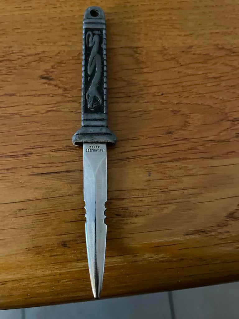 Vintage united cutlery uc46 black widow boot knife, Verzamelen, Ophalen of Verzenden, Overige soorten, Overige gebieden, Overige typen